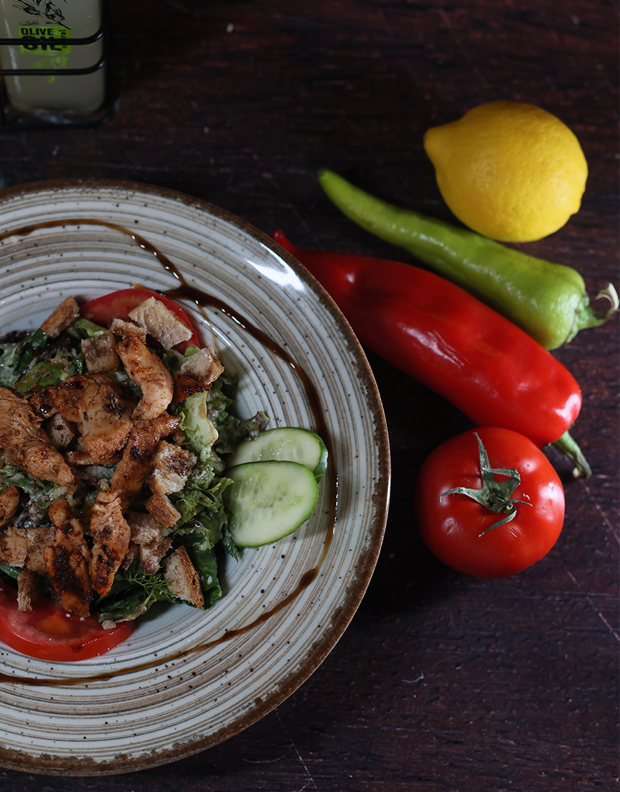 Elite Garden Restaurant ızgara tavuklu salata